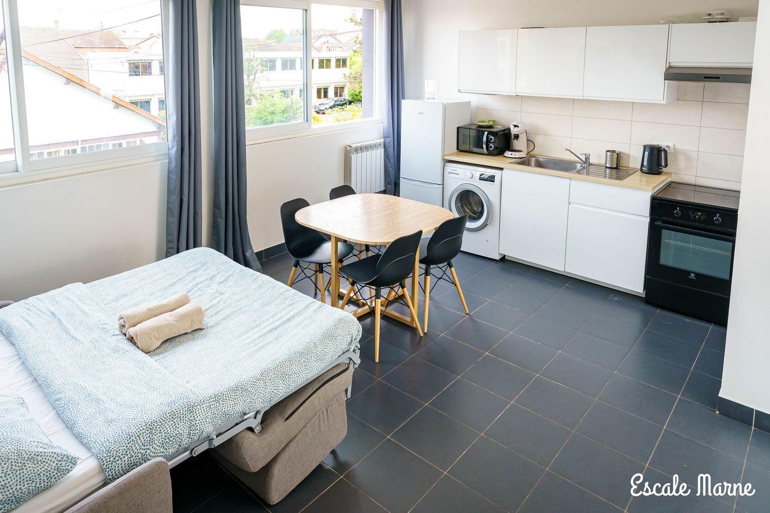 Escale-Marne Fr - 202 - Free Parking - Free Luggage Storage - All Equipped - Linen Included - Washing Machine - 10Mn Walk Metro 8 - Rer A - Panoramic View - From 1 To 14 Guests Maisons-Alfort Room photo